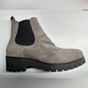RIVER WOODS Women’s Gray Suede Lug Sole Chelsea Boots NWOT  Sz 9.5